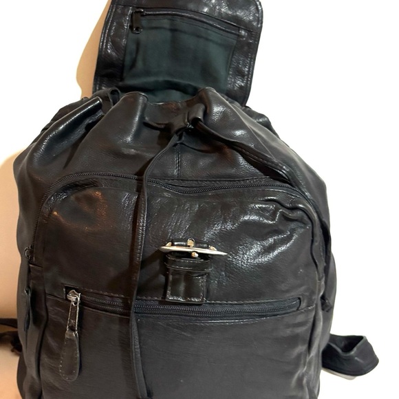 Kenneth Cole unisex vintage unisex Elegant Black distressed Leather Backpack - Picture 5 of 8